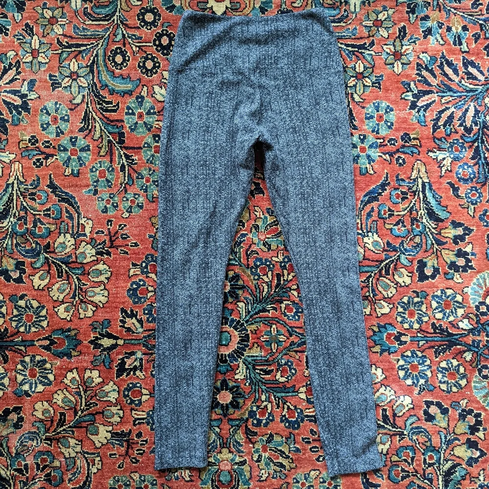 Lyssé Gray Patterned Leggings - Picture 2 of 6